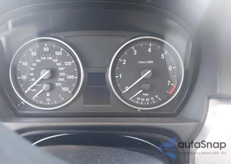 2011 BMW 328I xDrive z USA, uszkodzony, nr VIN WBAUU3C56BA542227